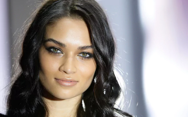 face hazel eyes brunette Australian model Celebrity Shanina Shaik HD Desktop Wallpaper | Background Image