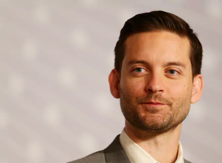 Close-up HD desktop wallpaper of American actor Tobey Maguire with a neutral background.