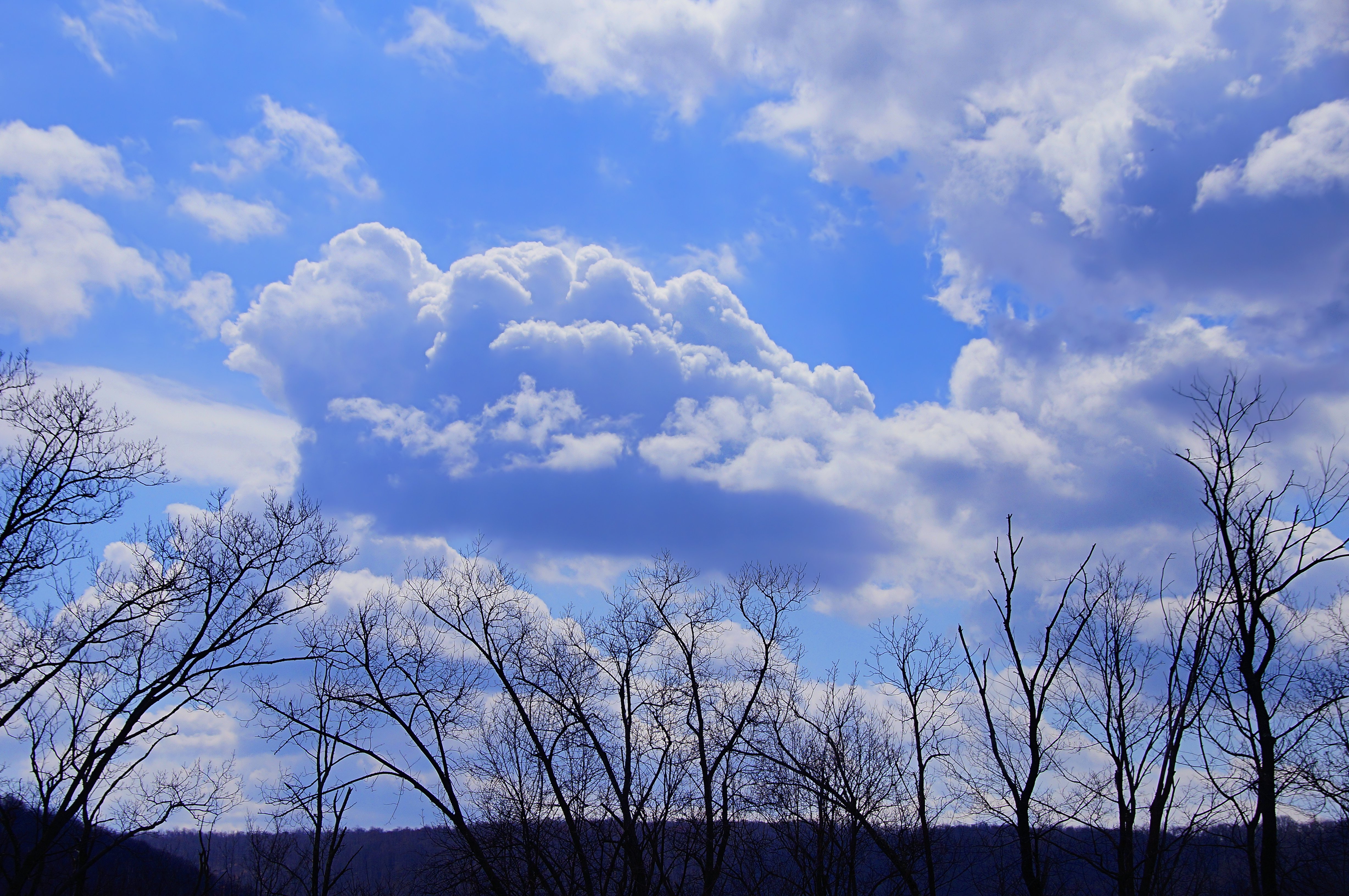 Какая погода сегодня в небе. Весеннее небо. Весеннее небо с облаками. Облака весной.
