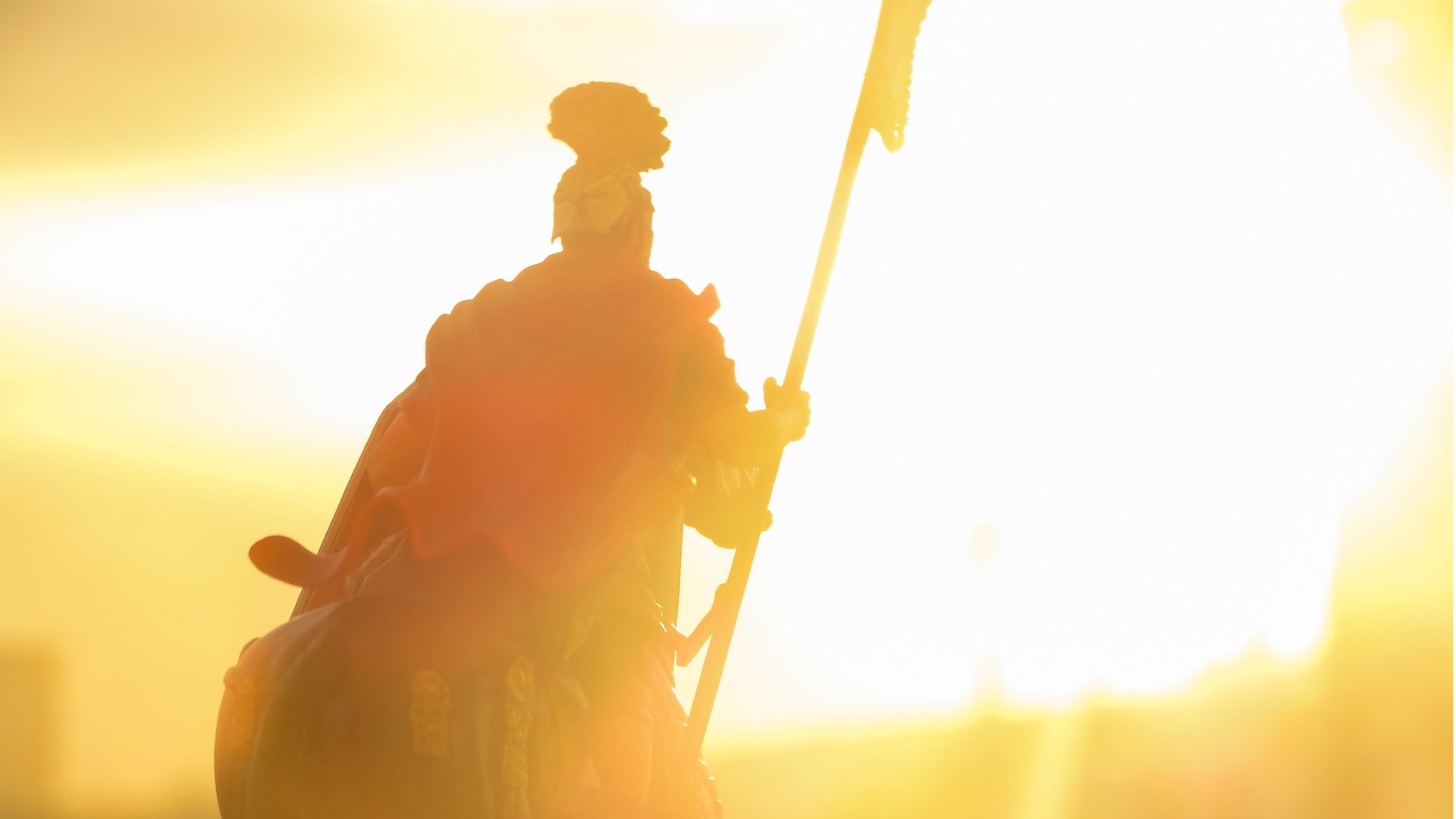 4K Ultra HD PC desktop wallpaper and background: artistic Roman legionary soldier silhouetted against a golden sunset, holding spear and shield — a dramatic warrior and military scene.