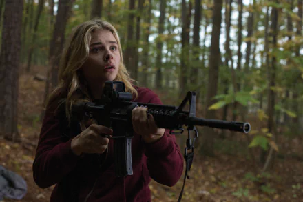 Chloë Grace Moretz in a tense forest scene from the movie The 5th Wave, featured in a 4K Ultra HD PC desktop wallpaper and background.