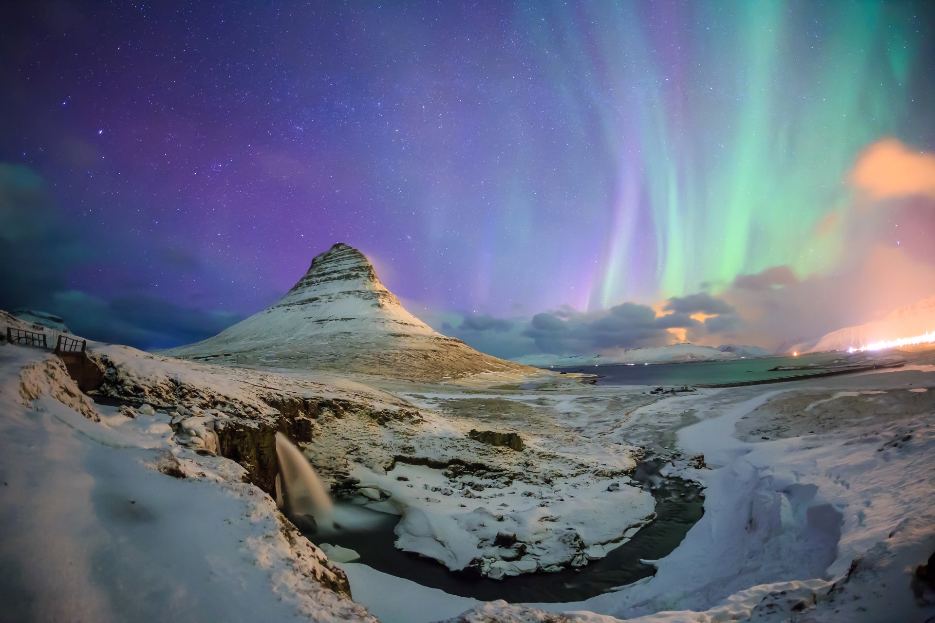 Download Aurora Borealis over Iceland HD Wallpaper | Background ...