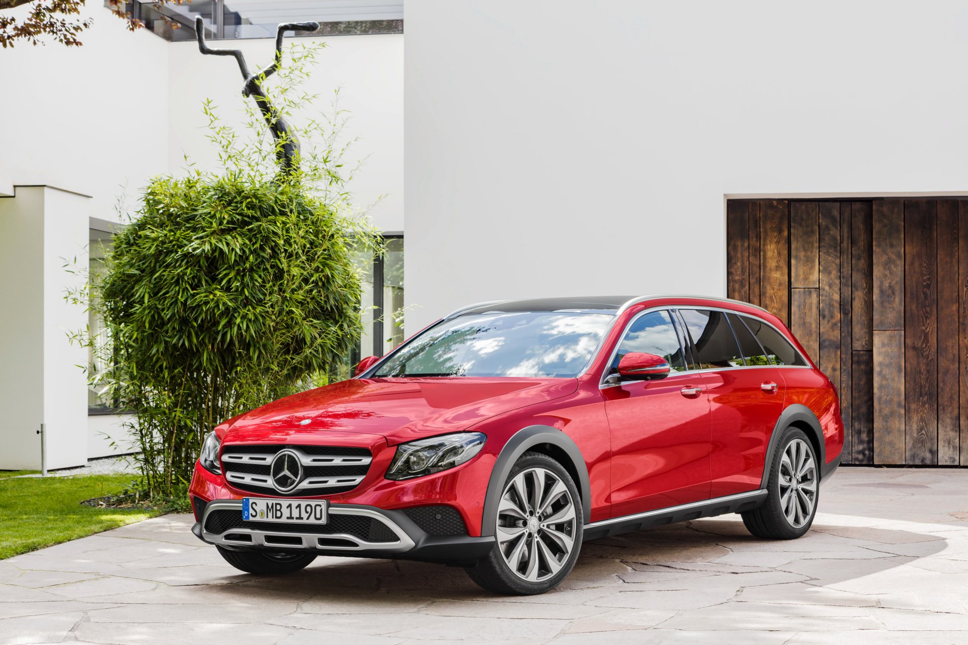 Download Car Mercedes-Benz Vehicle Mercedes-Benz E-Class 4k Ultra HD Wallpaper