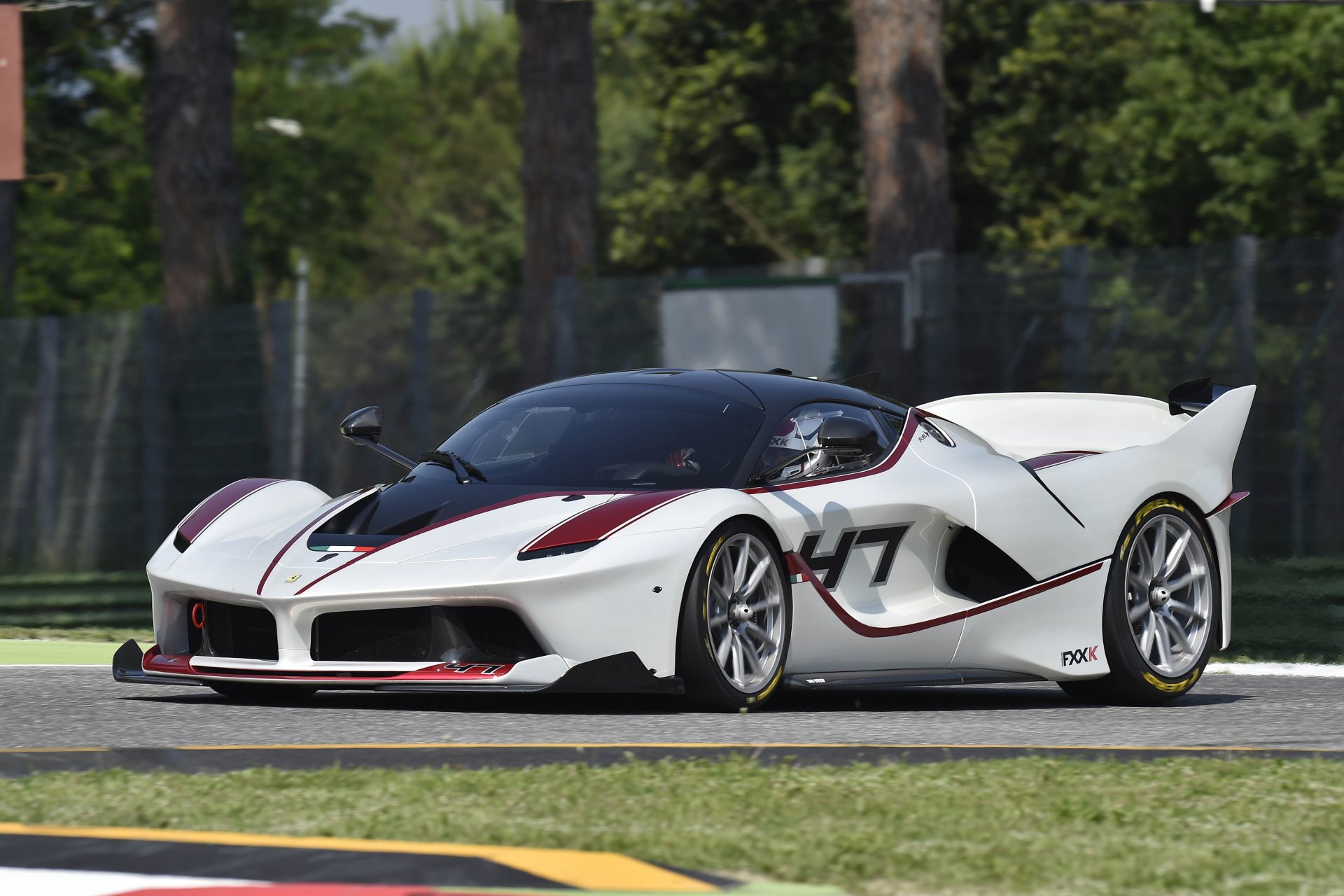 Download Vehicle Ferrari Fxx K 4k Ultra Hd Wallpaper