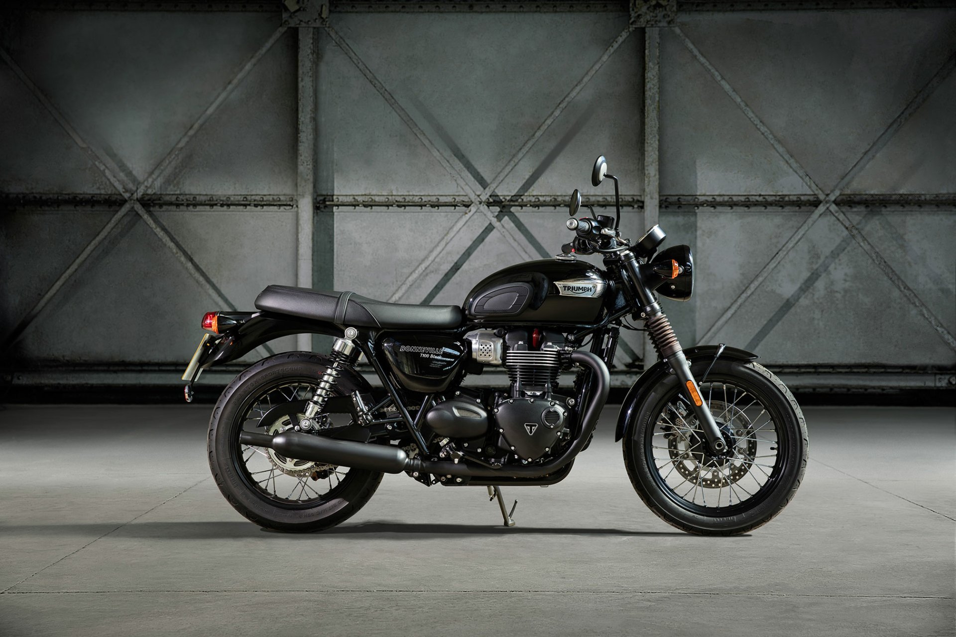 Triumph Bonneville T100 Classic Ride HD Wallpaper 2017x1345 