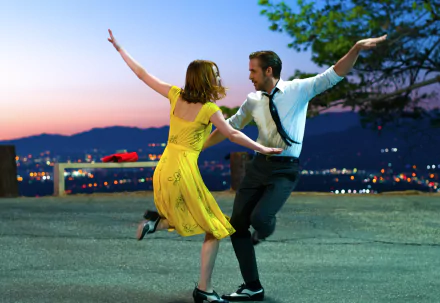 Ryan Gosling and Emma Stone dance joyfully against a stunning sunset backdrop in this HD wallpaper from the movie La La Land.