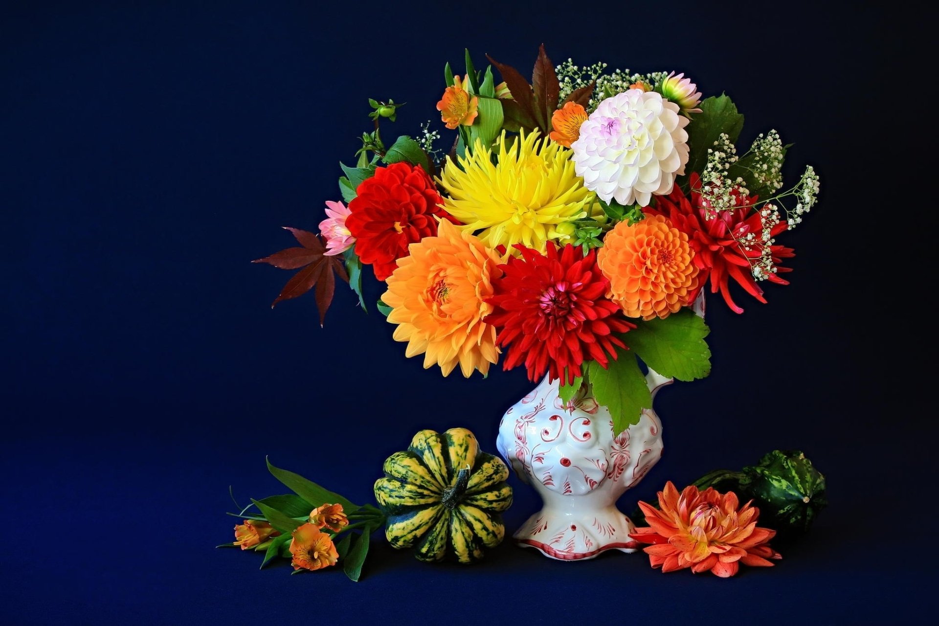 A colorful still life photography of a flower bouquet in a decorative gourd-shaped vase against a dark background, captured as an HD PC desktop wallpaper.