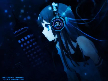HD desktop wallpaper featuring Mio Akiyama from the anime K-ON!, wearing headphones against a dark, cityscape background with blue tones.