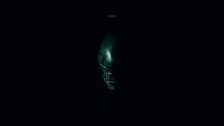 HD desktop wallpaper of Alien: Covenant featuring a menacing alien head in darkness with the word RUN above.