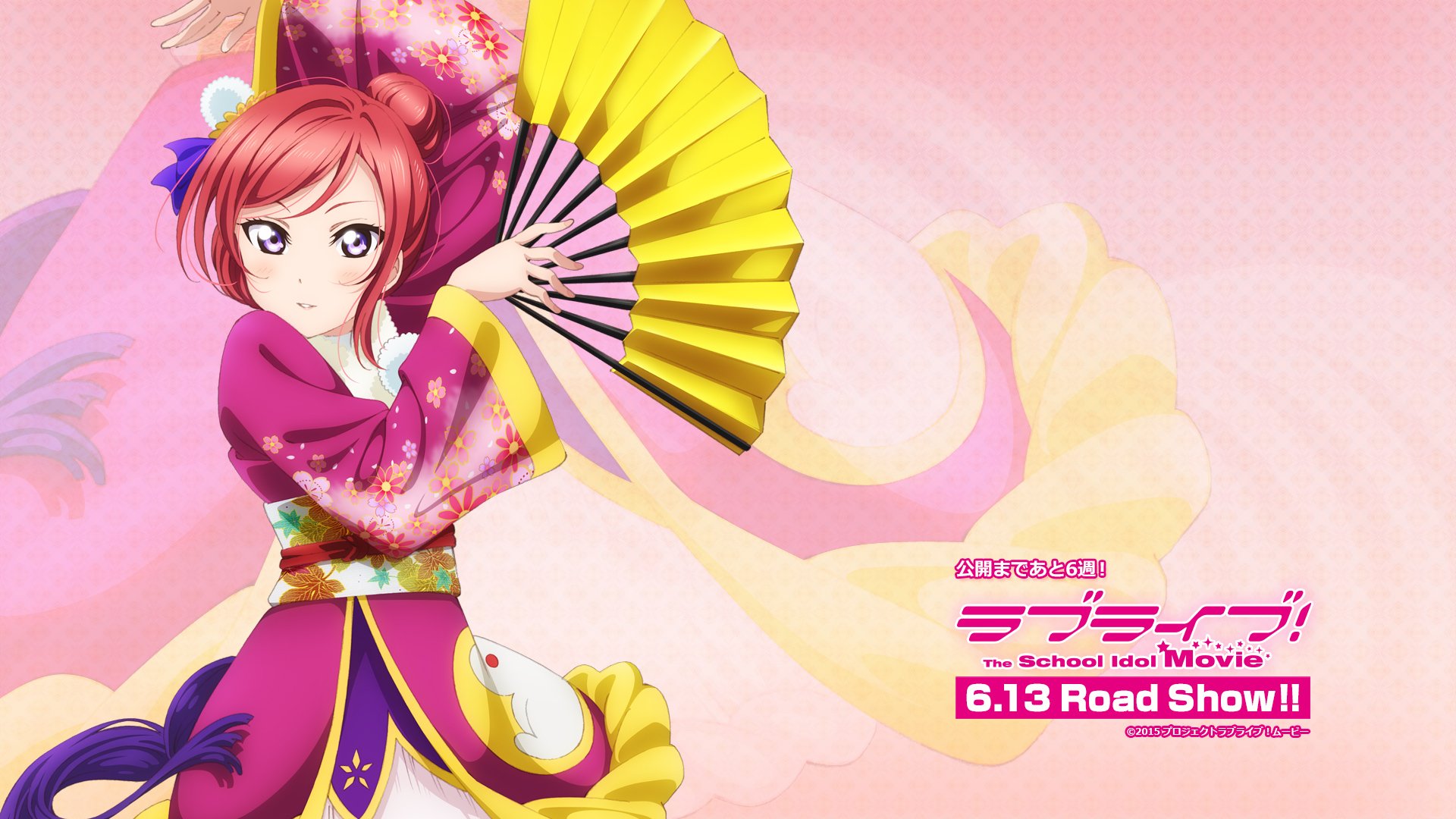 HD PC desktop wallpaper featuring Maki Nishikino from the anime Love Live!, dressed in a vibrant pink kimono holding a yellow fan against a soft pink background.