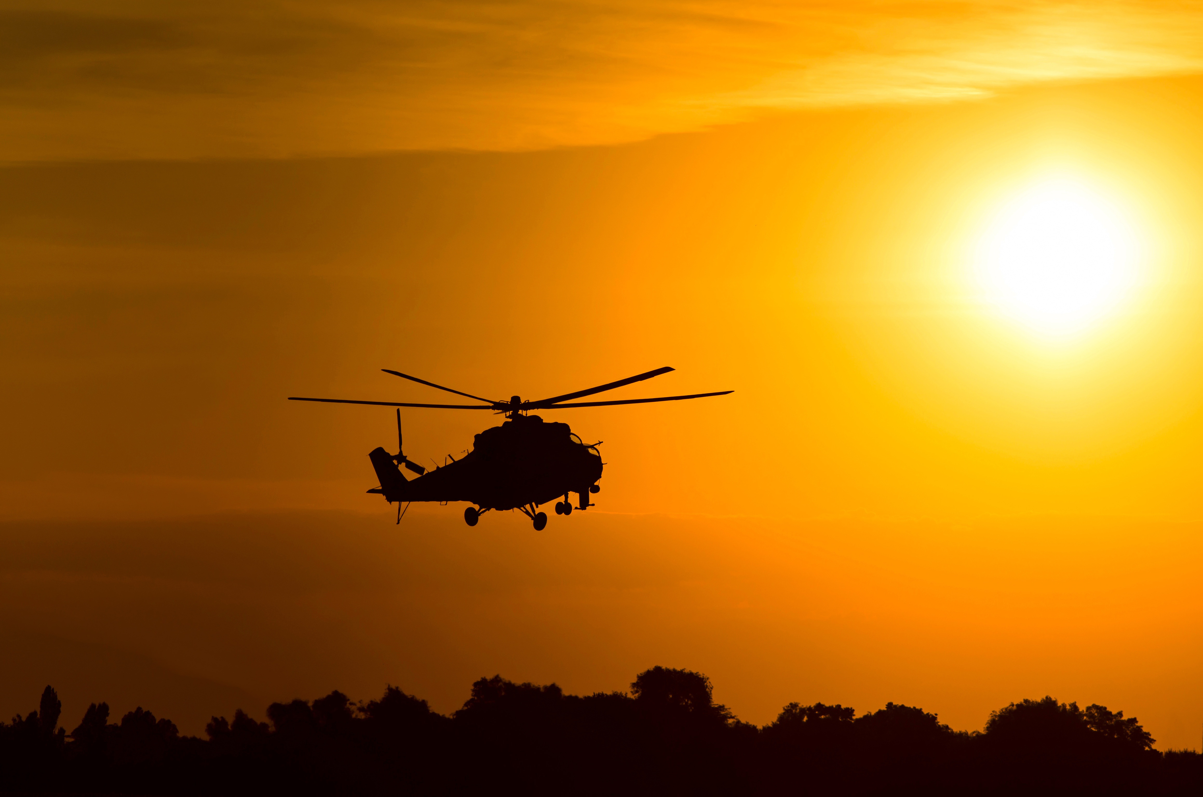 Сон вертолет. Mi 24 hind. Ми 24 силуэт. Вертолет ми 8 в небе. Вертолёт ми-24 в небе.