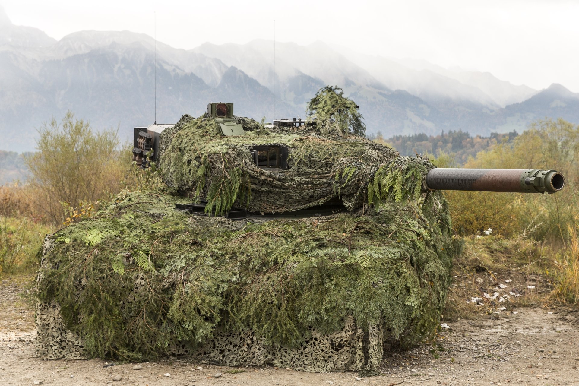 Download Tank Military Leopard 2 4k Ultra HD Wallpaper