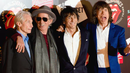 HD PC desktop wallpaper featuring The Rolling Stones band members posing together at a music event.