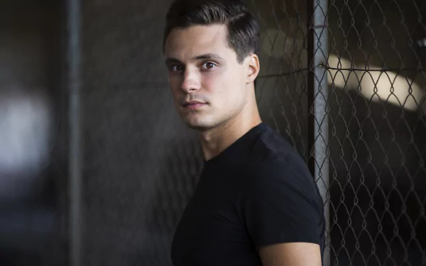 brown eyes man model HD Desktop Wallpaper | Background Image