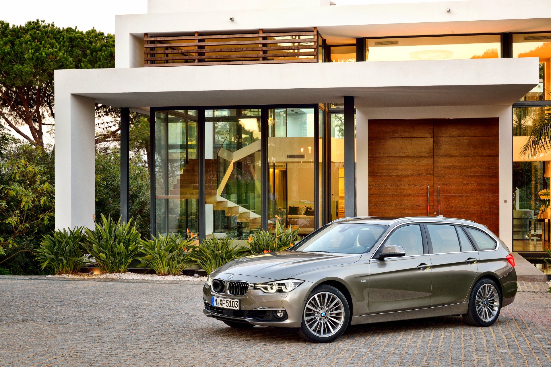 Silver BMW 3 Series parked in front of a modern house, captured in a sharp 4K Ultra HD desktop wallpaper image.