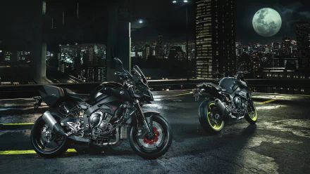 Night 4K Ultra HD desktop wallpaper showing two Yamaha MT-10 motorcycles (vehicles) parked on a rooftop under a full moon with a glowing city skyline.