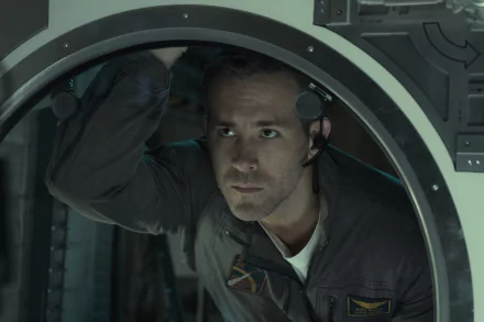 Ryan Reynolds movie Life (2017) HD Desktop Wallpaper | Background Image