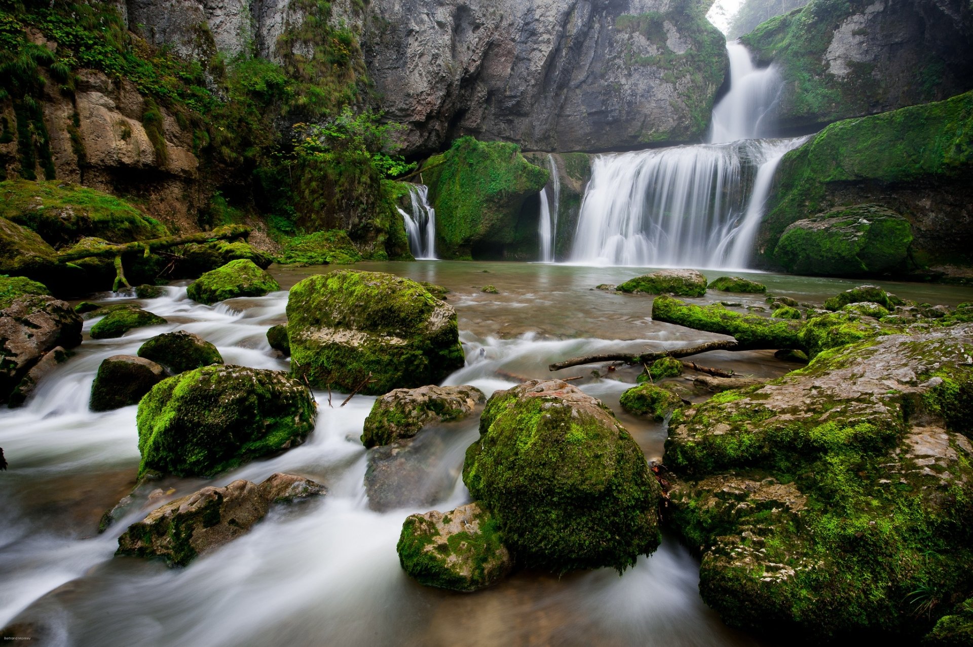 Download Nature Waterfall HD Wallpaper