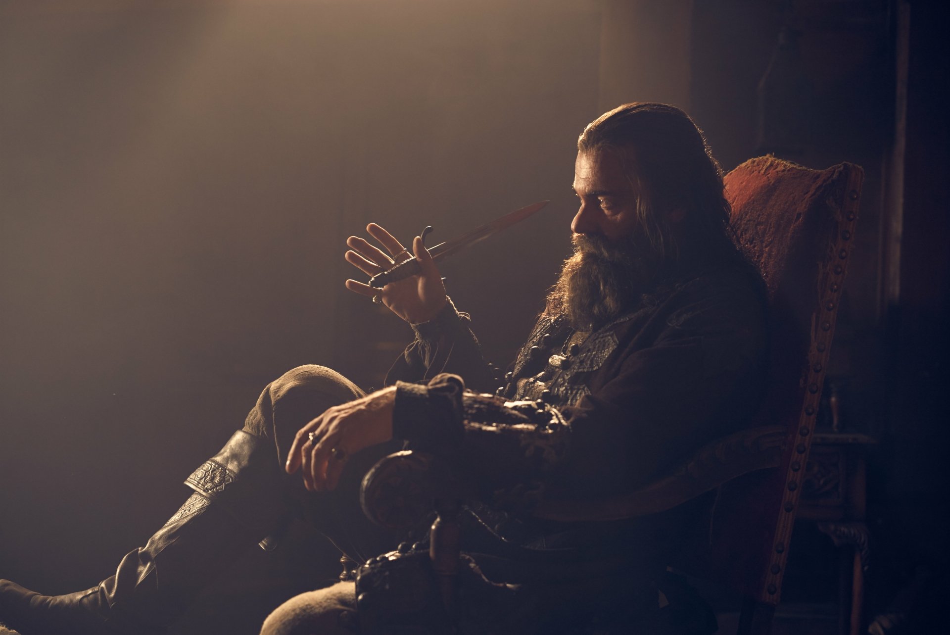 Download Blackbeard (Black Sails) Edward Teach Ray Stevenson TV Show Black Sails 8k Ultra HD Wallpaper