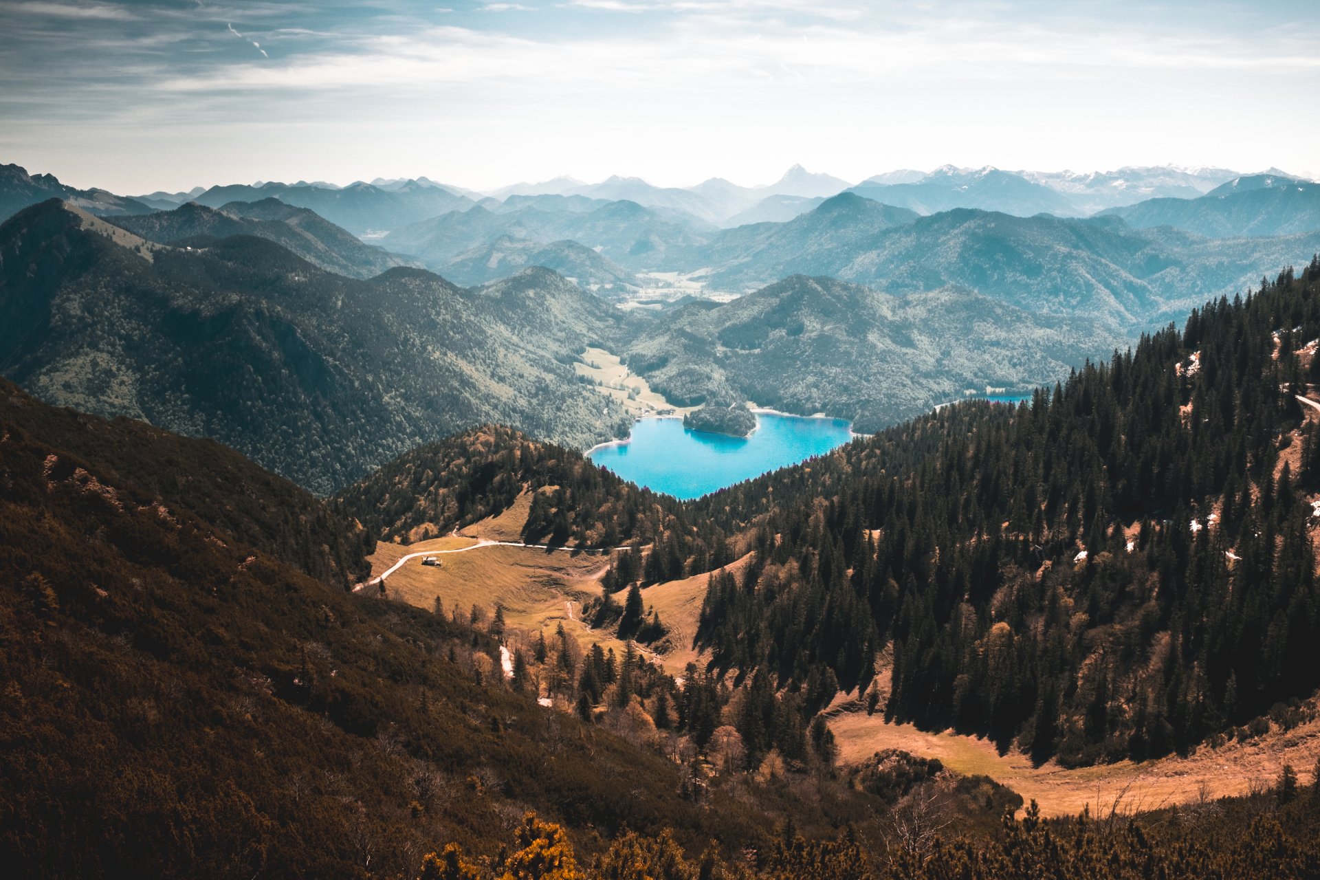 4K Ultra HD panorama of mountain landscape with a turquoise lake nestled among forested peaks — PC desktop wallpaper background.