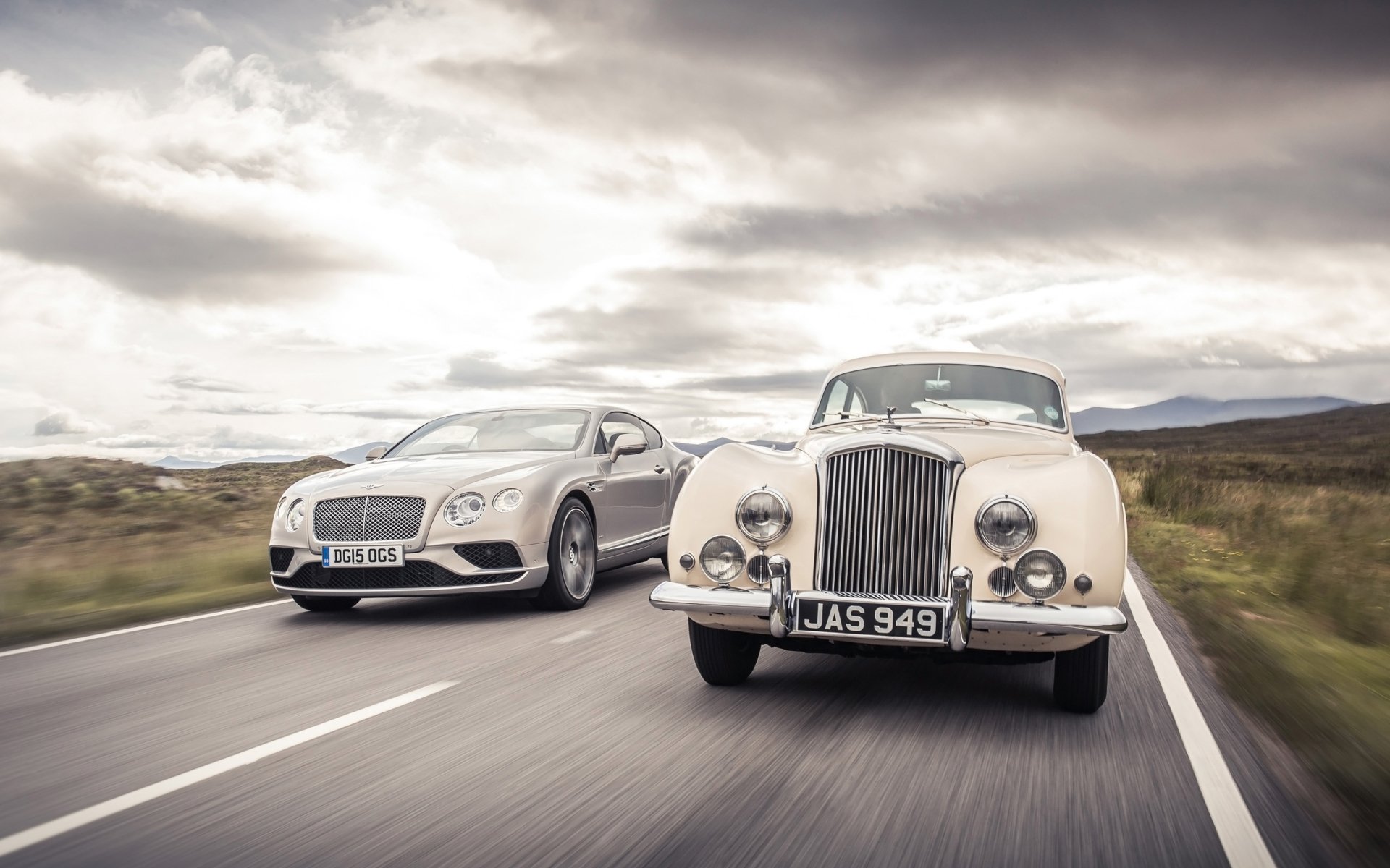 Download Vintage Car Bentley Car Bentley Continental R-Type Vehicle Bentley Continental HD Wallpaper