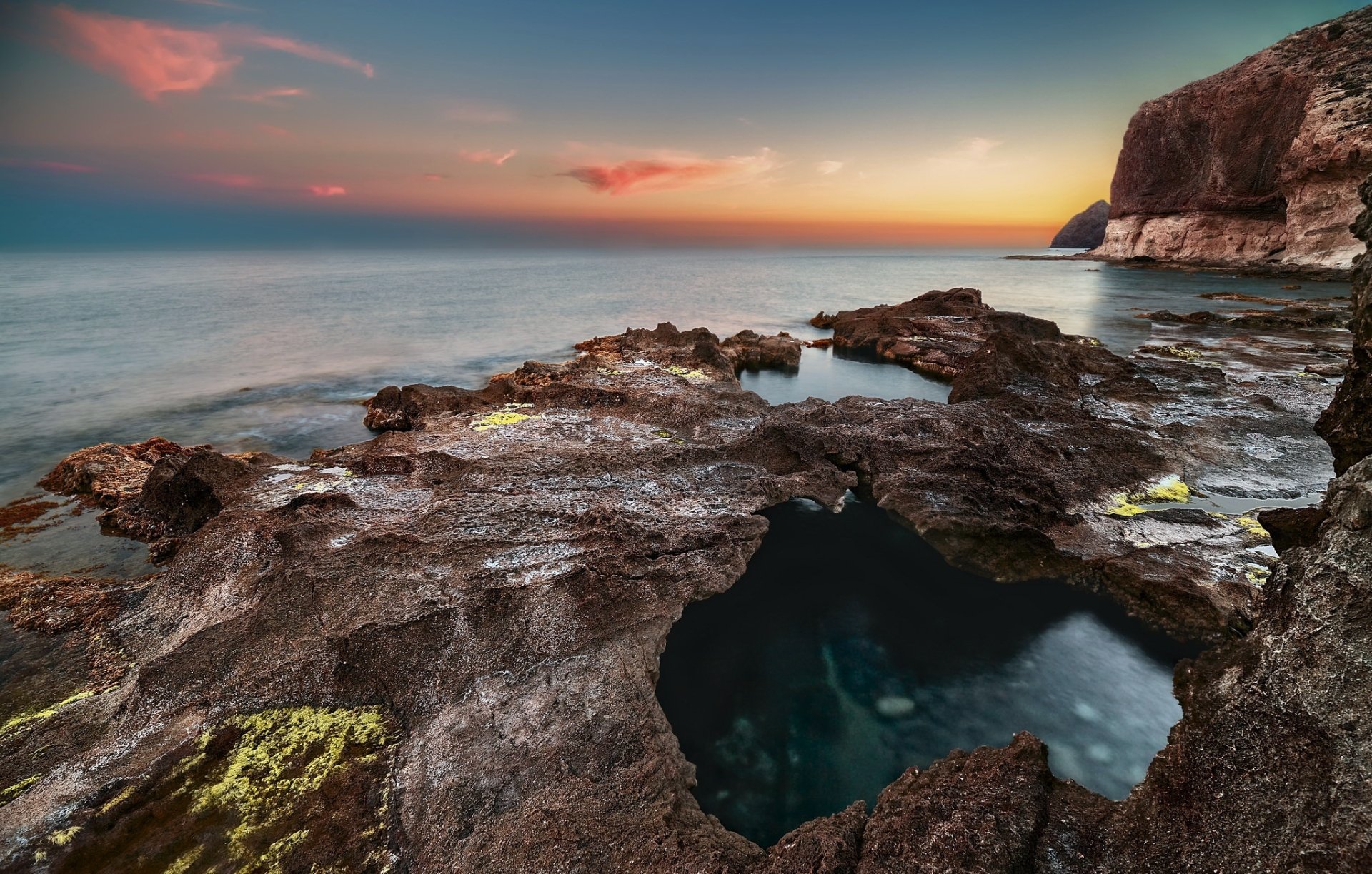 Download Horizon Ocean Nature Coast Coastline HD Wallpaper | 2048x1306 ...