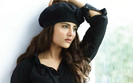  Indian Actress Aqsa Bhatt