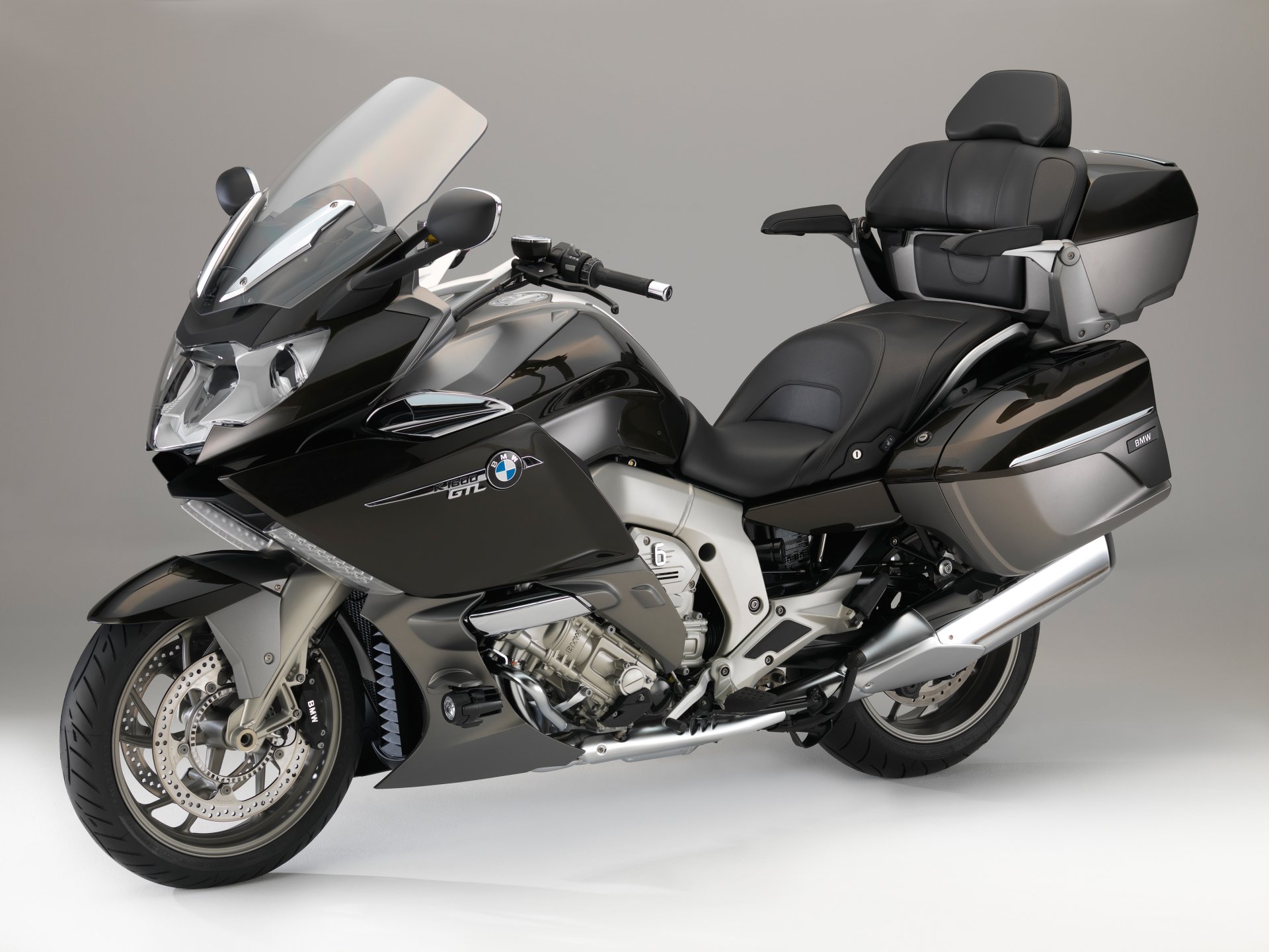 BMW K1600GTL touring motorcycle (BMW K1600GT) on a neutral gray background — 2K Quad HD PC desktop wallpaper featuring the BMW vehicle.