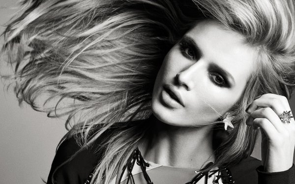 Celebrity Bella Thorne Actress Face American Black & White HD Wallpaper | Background Image