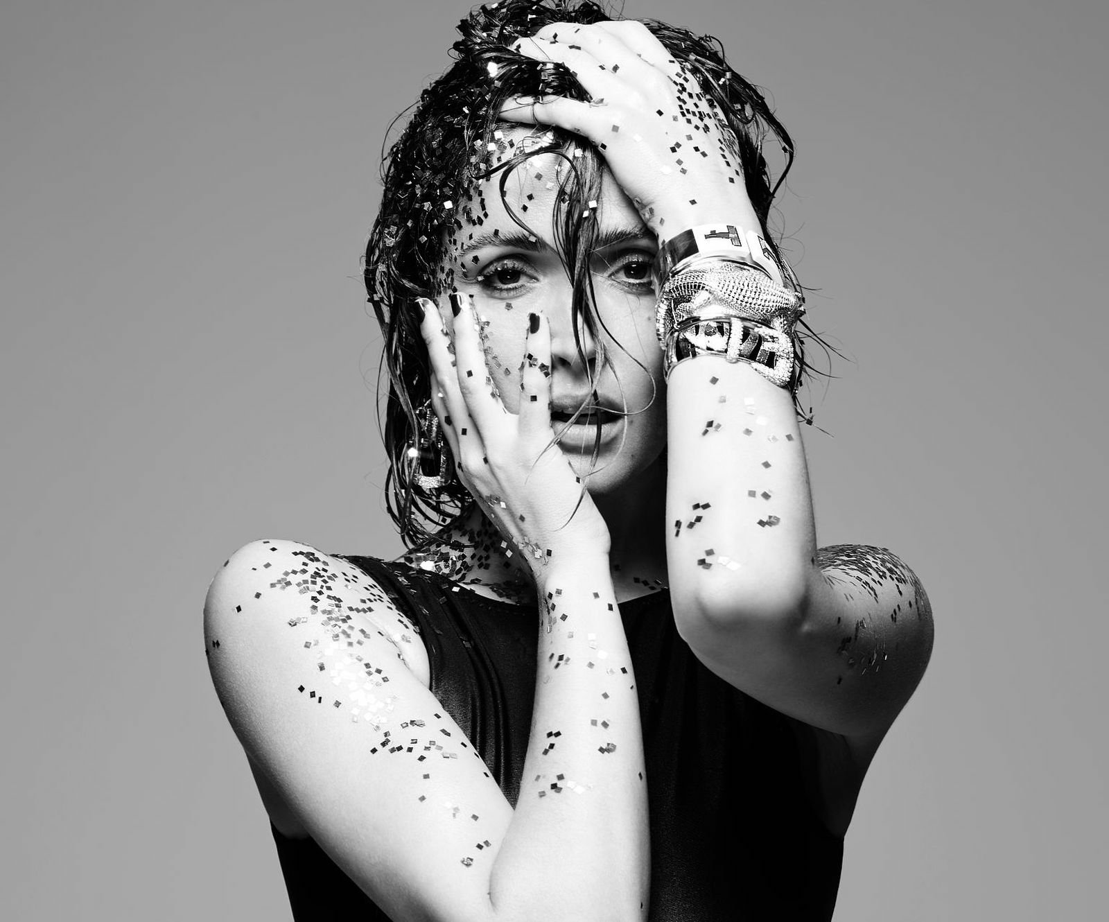 Download Australian Face Black & White Actress Celebrity Rose Byrne Wallpaper