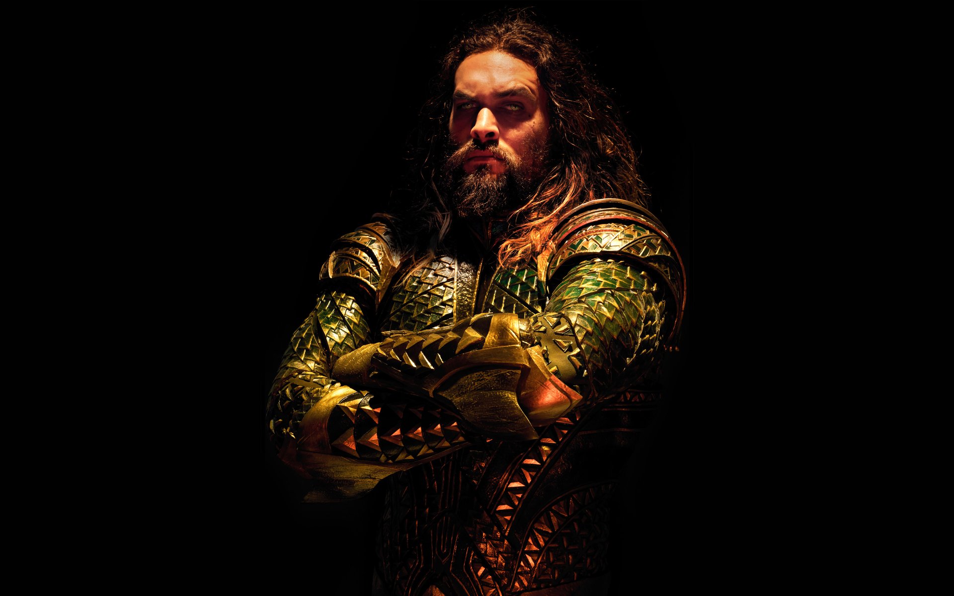 HD wallpaper featuring Jason Momoa as Aquaman from the movie Justice League, with Aquaman’s armor prominently displayed against a dark background.