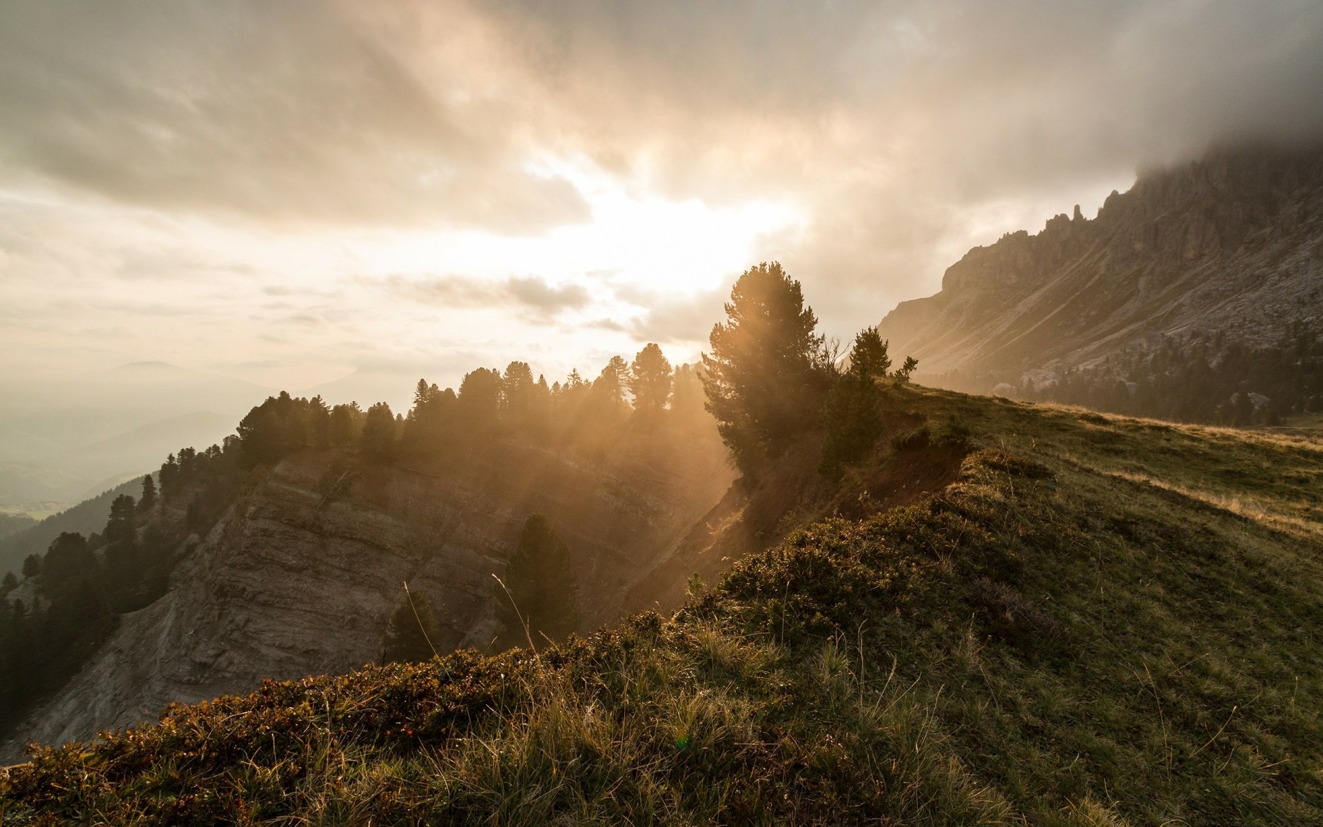 Download Sunbeam Nature Mountain HD Wallpaper | 2560x1600 | Wallpaper Abyss
