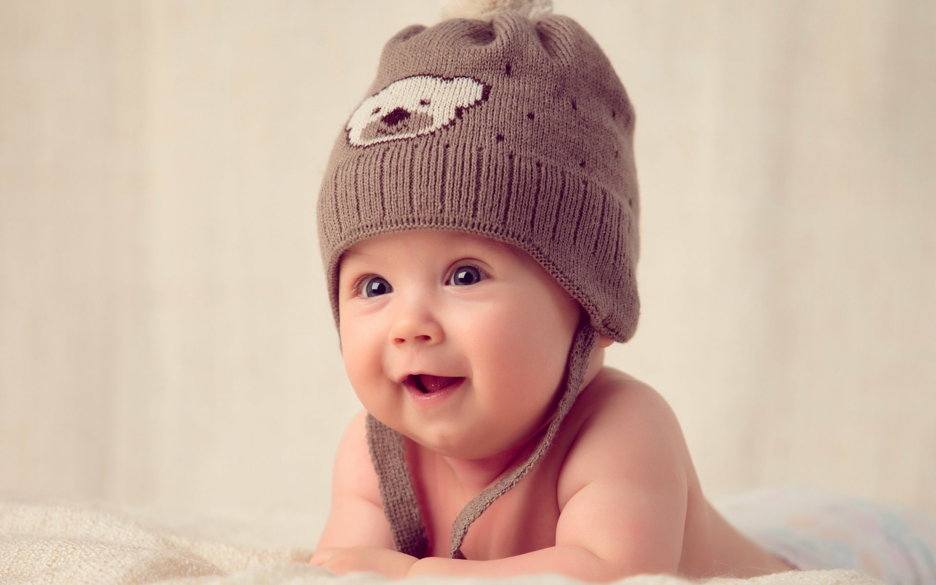 壁纸 微笑的可爱宝宝 2560x1600 HD 高清壁纸, 图片, 照片