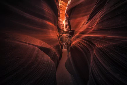 HD desktop wallpaper of Antelope Canyon featuring dramatic red and orange rock formations, creating a stunning natural landscape background.