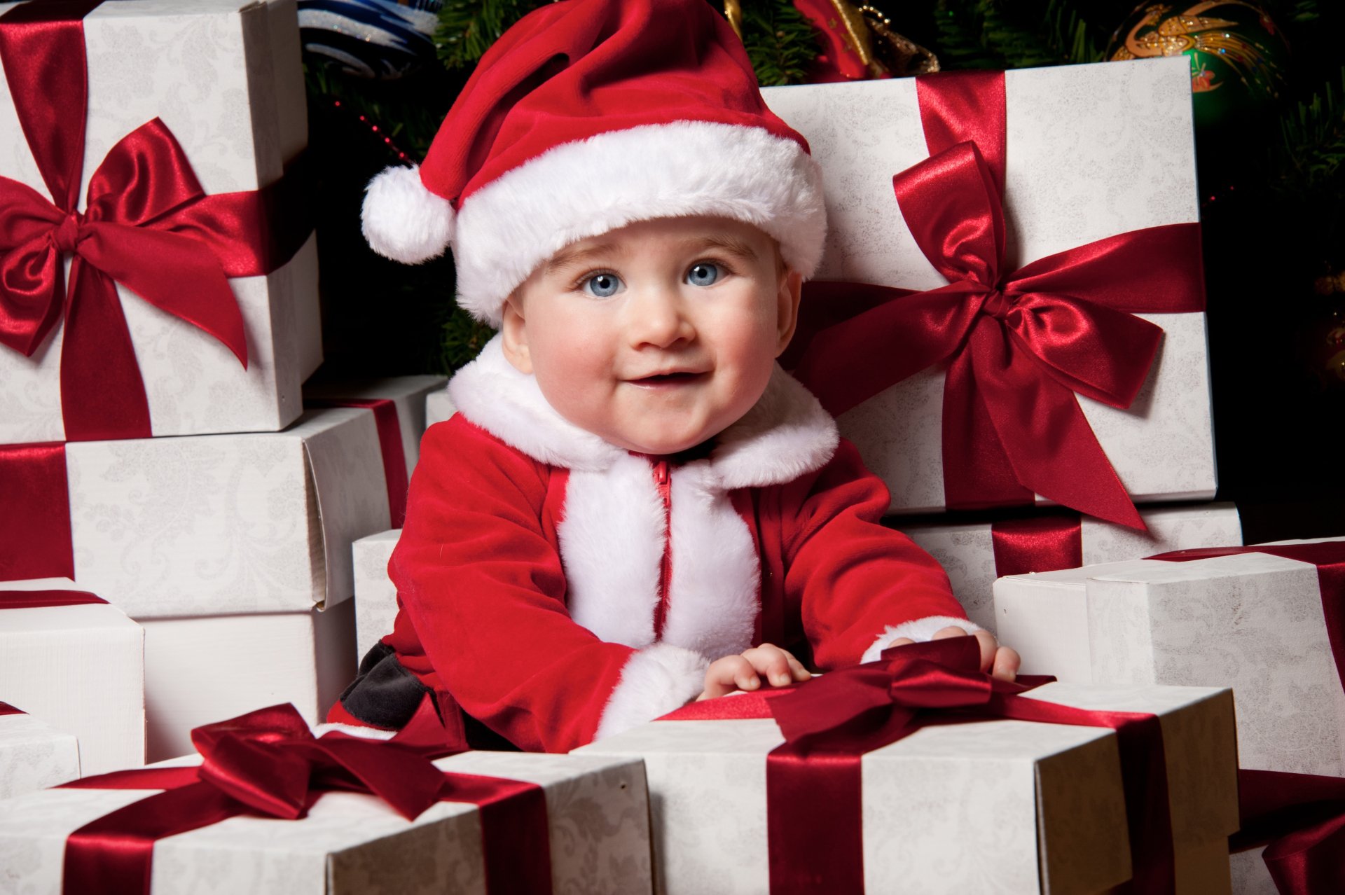 Download Blue Eyes Christmas Santa Hat Gift Smile Cute Photography Baby Cute Christmas 4k Ultra HD Wallpaper