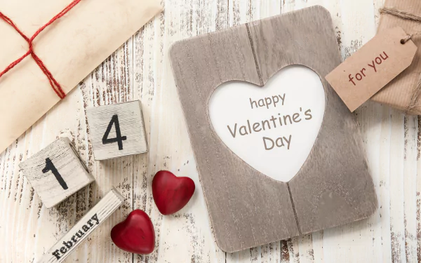 A 4K Ultra HD Valentine's Day desktop wallpaper featuring rustic wooden blocks marking February 14, red heart decorations, and a heart-shaped card saying happy Valentine's Day.