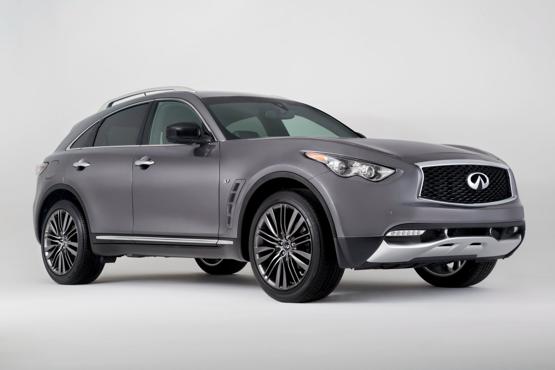 HD desktop wallpaper featuring a silver Infiniti QX70 SUV, showcasing the sleek design of this luxury vehicle against a clean white background.