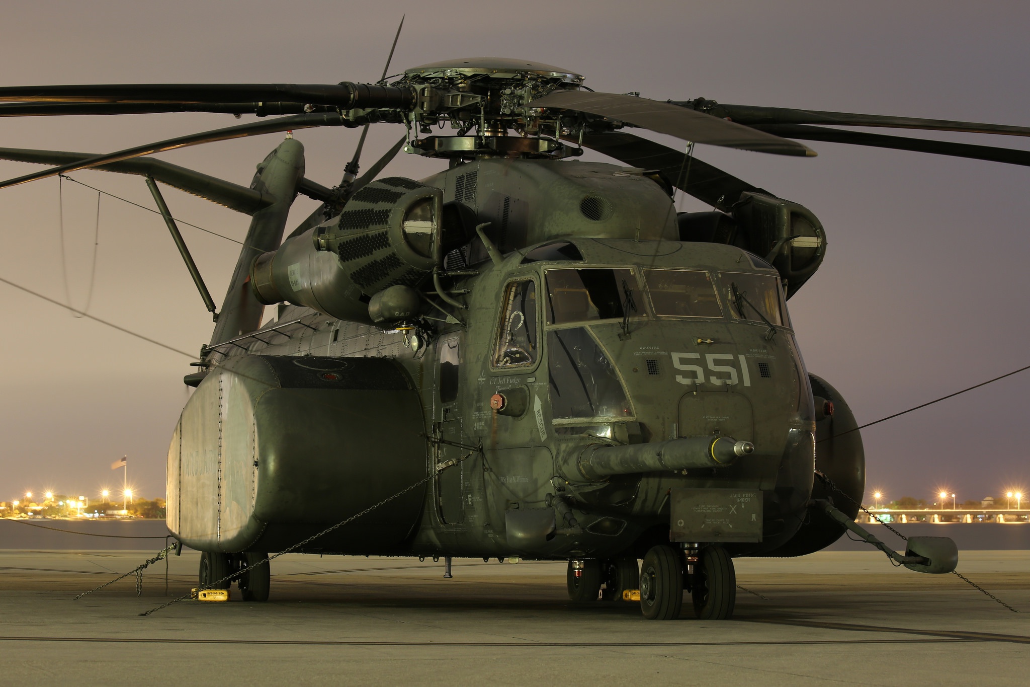 thumbnail image 2 of 1/144 Scale CH-53E Super Stallion Heavy Transport Helicopter Resin Model 2 of 5