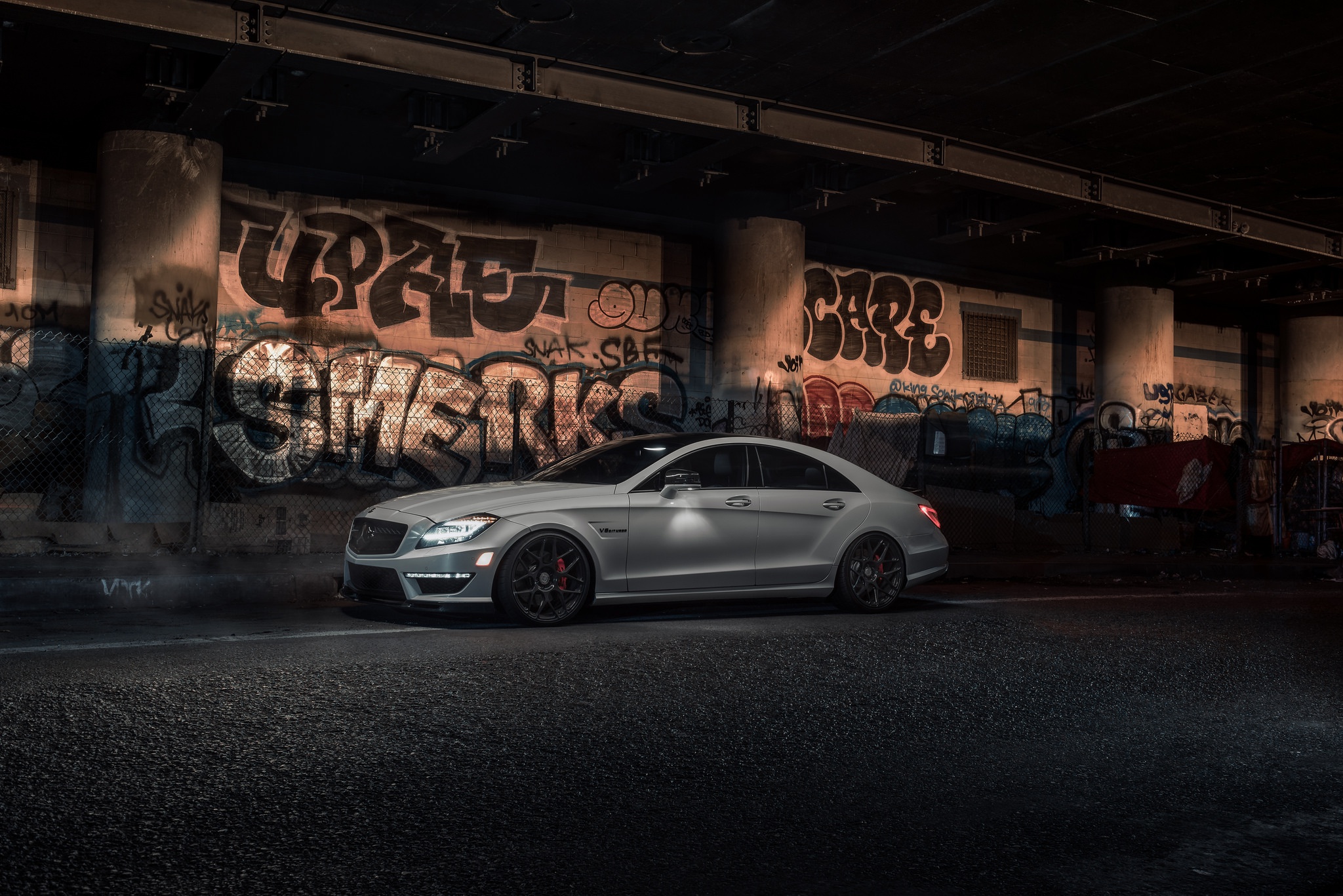Mercedes-Benz CLS-Class 4K Ultra HD Wallpaper – Sleek Urban Luxury Car, image size:2048x1367