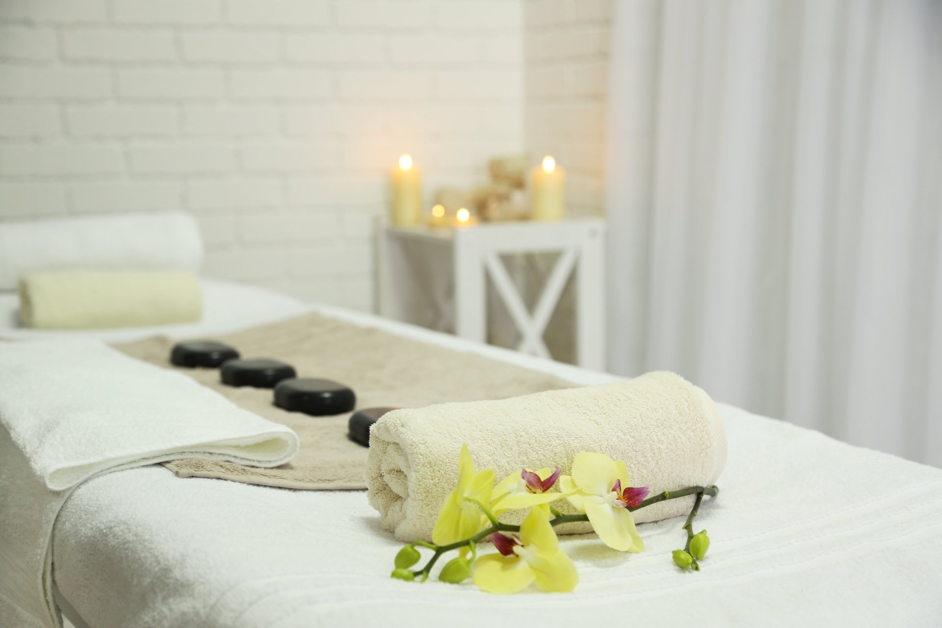 Download Orchid Towel Man Made Spa 4k Ultra HD Wallpaper