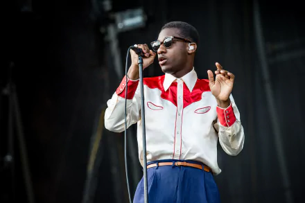 Leon Bridges performing on stage, HD desktop wallpaper and background.