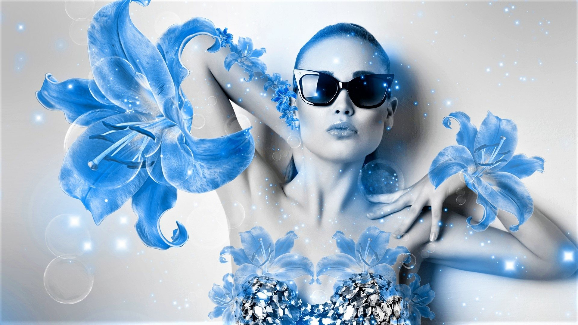 девушка в красивом голубом платье. фотосессия девушки в синих тонах. одежда развивается на ветру. девушка в платье лежит. девушка с цветами фотосессия.