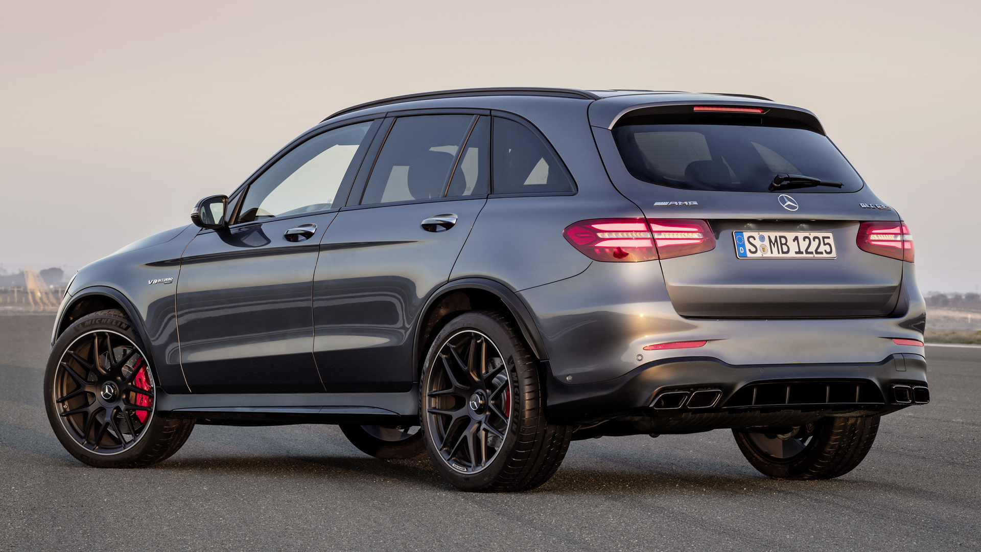 Mercedes Benz Glc Wallpapers - Rev Up Your Screens with Stunning Car ...