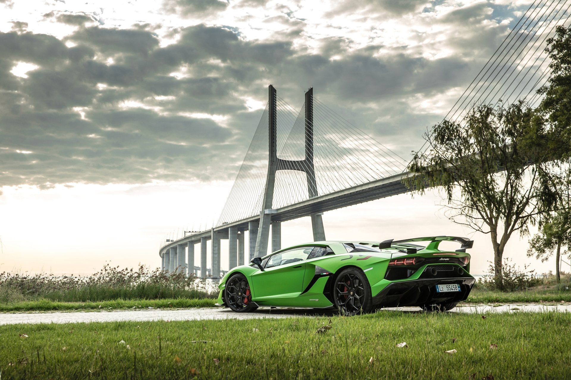 Download Bridge Supercar Green Car Car Lamborghini Lamborghini Aventador Vehicle Lamborghini Aventador SVJ 4k Ultra HD Wallpaper