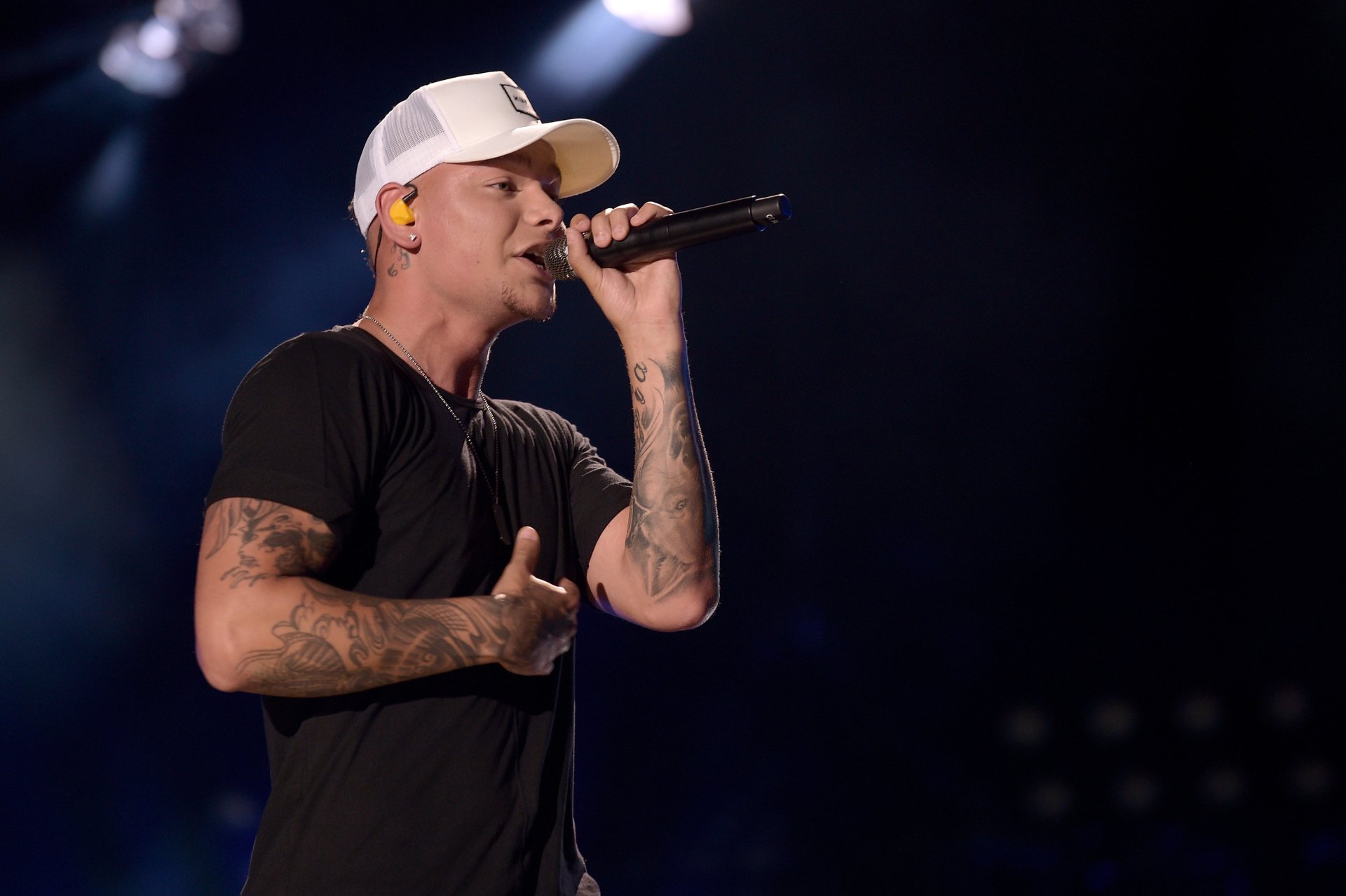 Kane Brown HD Performance Wallpaper