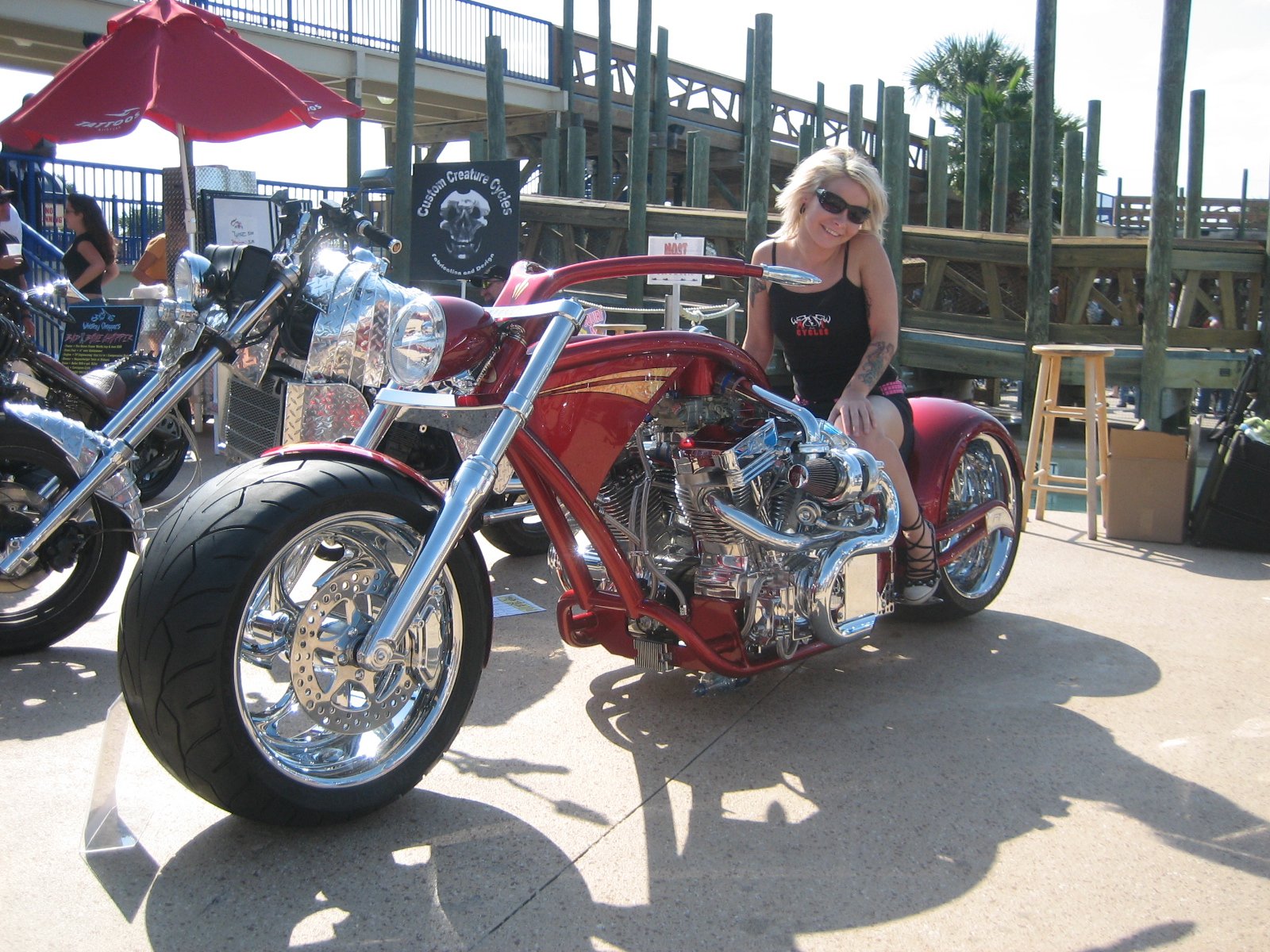 Download Woman Girls & Motorcycles Wallpaper