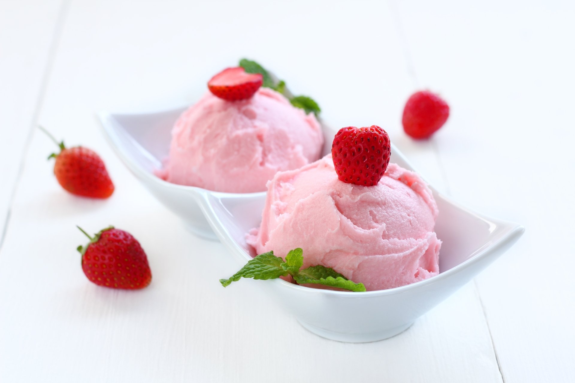 Download Strawberry Food Ice Cream 4k Ultra HD Wallpaper