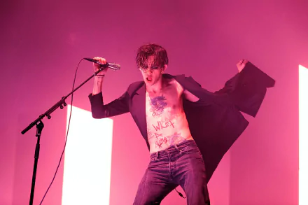 The 1975 - Desktop Wallpapers, Phone Wallpaper, PFP, Gifs, and More!